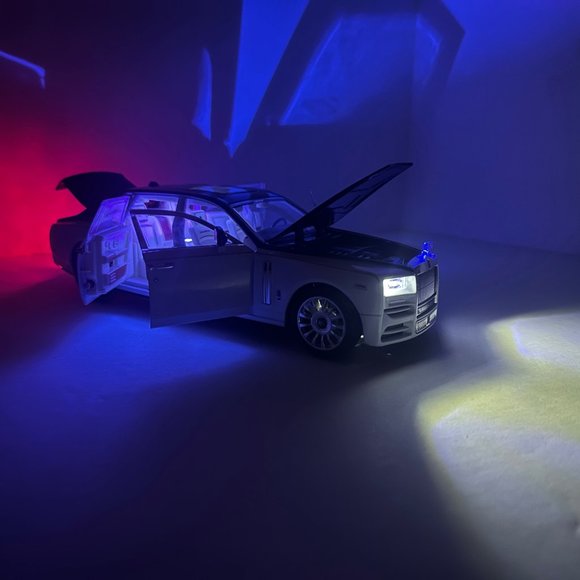 1:24 Rolls-Royce Phantom Metal Diecast BLACK WHITE WITH LEDS Roll-Back - Picture 13 of 14